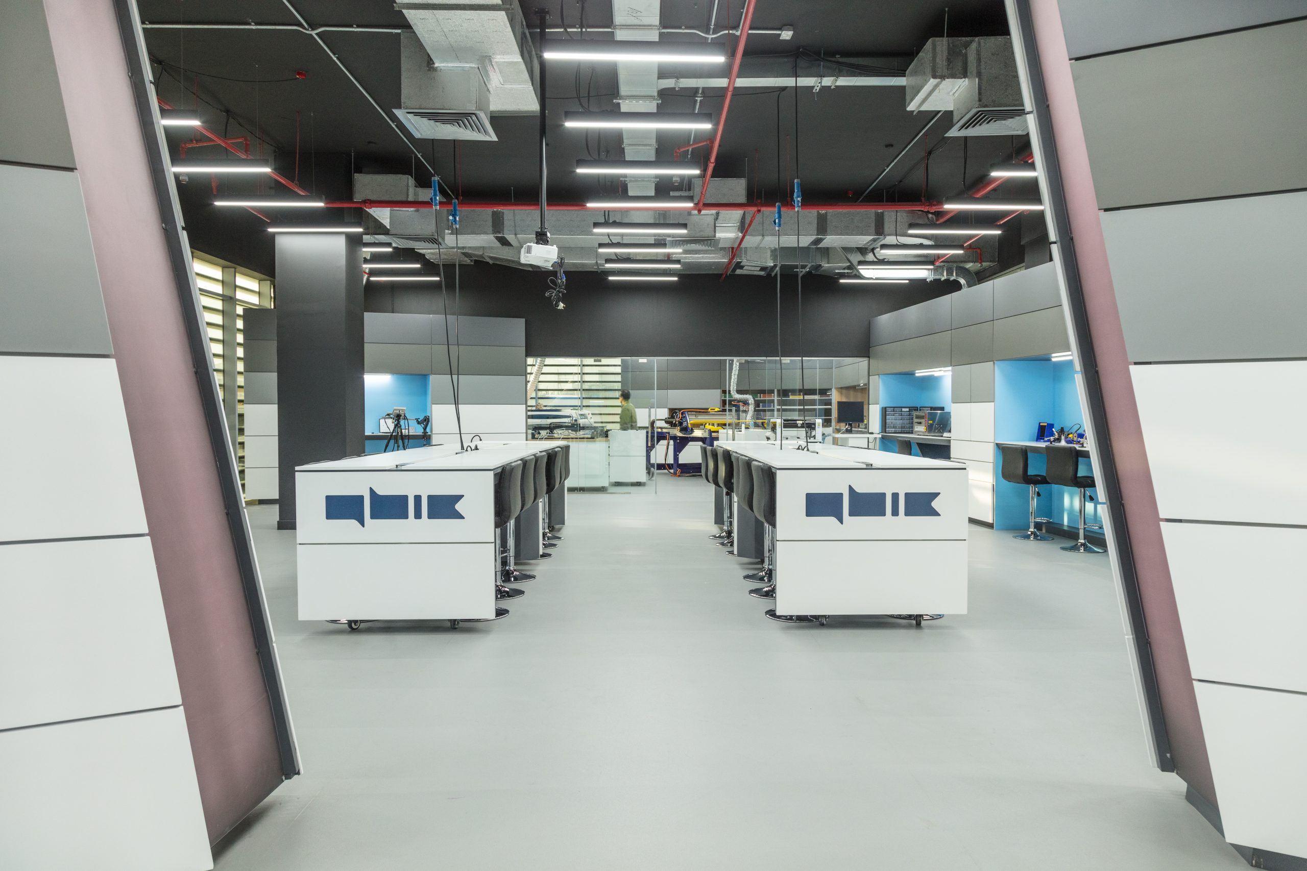 معمل التصنيع الرقمي في مركز حاضنة قطر للأعمال (QBIC Fab Lab)