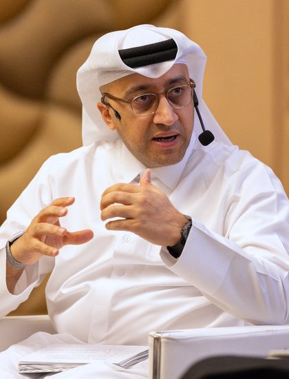 An Ibtechar speaker explaining a strategy during a session